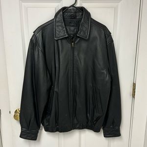 St John’s Bay Men’s leather bomber coat sz Small
